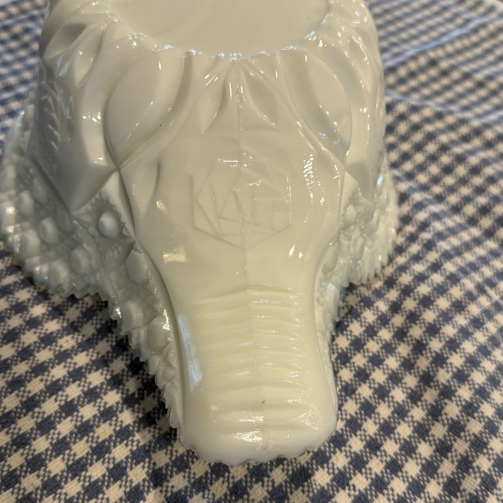 Vintage Westmoreland Milk Glass Hobnail Bowl with Ruffled Edge (Slight damage) - Picture 5 of 10